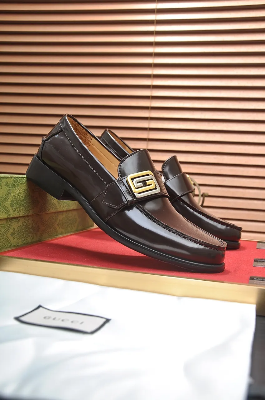 Men's shoes💰580💶Italy's top luxury men's shoe giant (GUCCI) (Gucci) (full cowhide lining) new arrival🍃Original European style🔰 Pleasant to the eye😍In order to make the shoes more durable and non-deformable🌀The production continues to follow traditional methods but there is still no lack of innovation💪Choose original sheepskin for the leather♻️ Smooth and natural And extra bright ⭐Made of imported cowhide, the first choice of rich people 38-45 (45 customized)